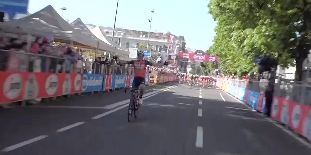 Luka Pibernik myślał, że wygrał etap Giro d'Italia. Wpadka kolarza