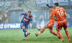 Zwycięstwo Piasta z Termaliką w zimowej scenerii [WIDEO]