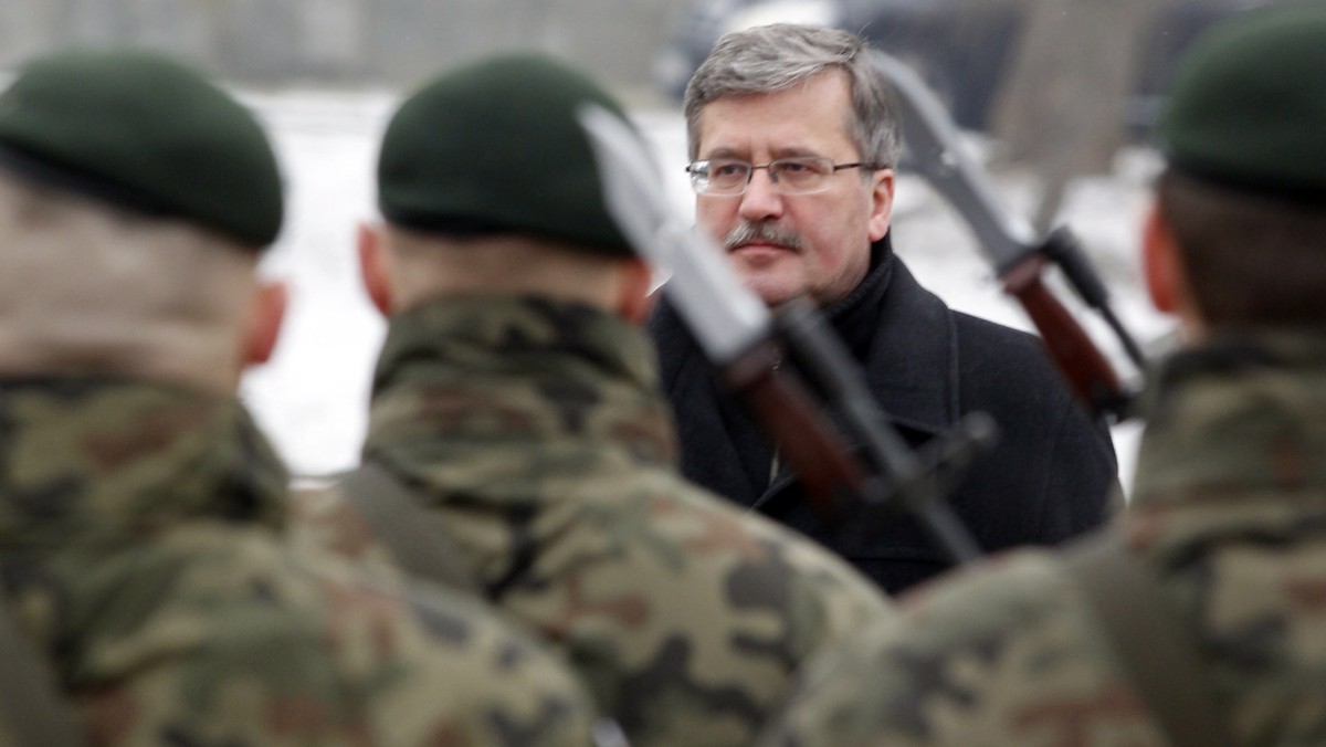 Polskie jednostki specjalne uzyskują wyszkolenie i wyposażenie jak kraje wiodące w tej dziedzinie - powiedział prezydent Bronisław Komorowski, który odwiedził żołnierzy z 1. Pułku Specjalnego Komandosów w Lublińcu (Śląskie).