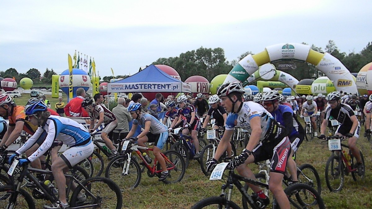 Marceli Bogusławski (LKK LUKS Sławno ) wygrał zawody kolarskie w kategorii młodzików w Nałęczowie. Niedzielna rywalizacja otworzyła cykl kolarskich imprez  Plus Grand Prix MTB. Patronem medialnym imprezy jest Onet.pl.