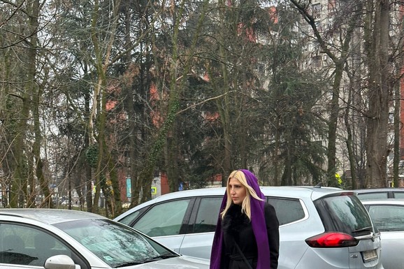 "Policija je krenula na masu posle utakmice, POJURILI SU I NAS" Pevačica otkrila šta joj se desilo, ostala u šoku: "Istina živa"