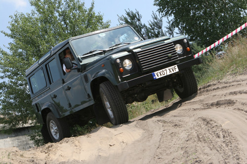 Land Rover Defender - Twardy charakter