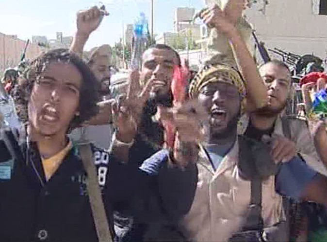 Powstańcy libijscy na ulicach Syrty