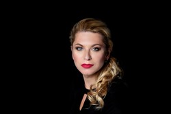 "Krwawy Tulipan" chce milionów od Bondy. Mocna odpowiedź pisarki