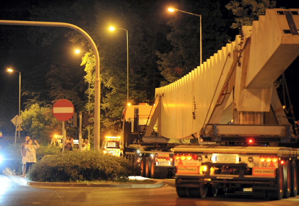 WROCŁAW TRANSPORT ELEMENTÓW KONSTRUKCYJNYCH STADIONU