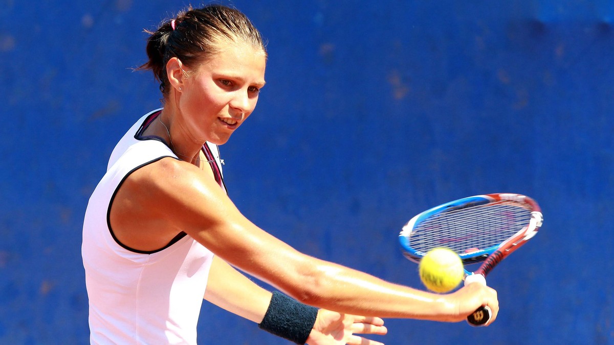 Nie było sensacji w meczu 1/8 finału halowego turnieju WTA Tour na twardych kortach w austriackim Linzu (pula nagród 235 tys. dol.). Katarzyna Piter przegrała z dużo wyżej notowaną Dominiką Cibulkovą 0:6, 1:6.