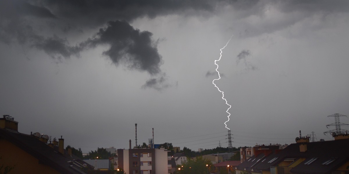 IMGW ostrzega przed burzami. Mogą pojawić się podtopienia