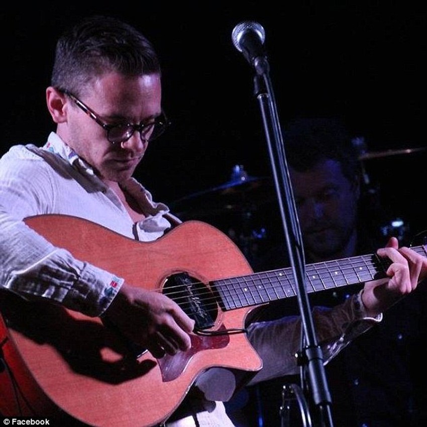 Derek Keler je imao muzičku karijeru u Kanadi