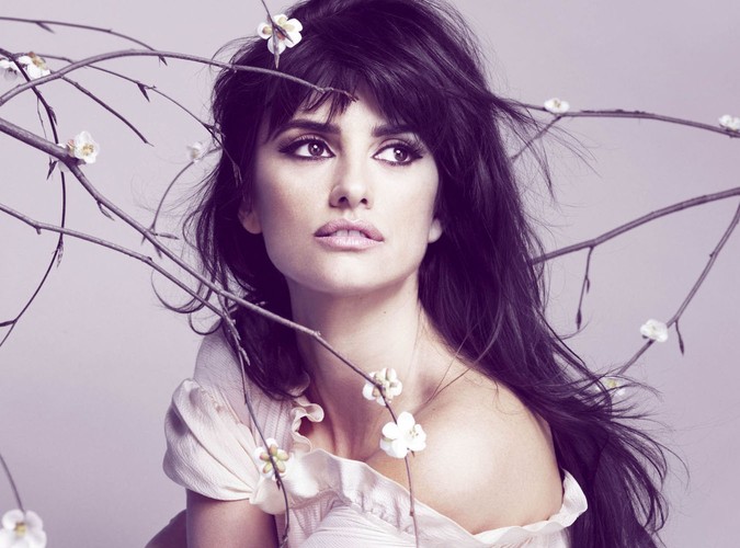 Penelope Cruz pozuje w wiosennej kolekcji, którą zaprojektowała dla Mango