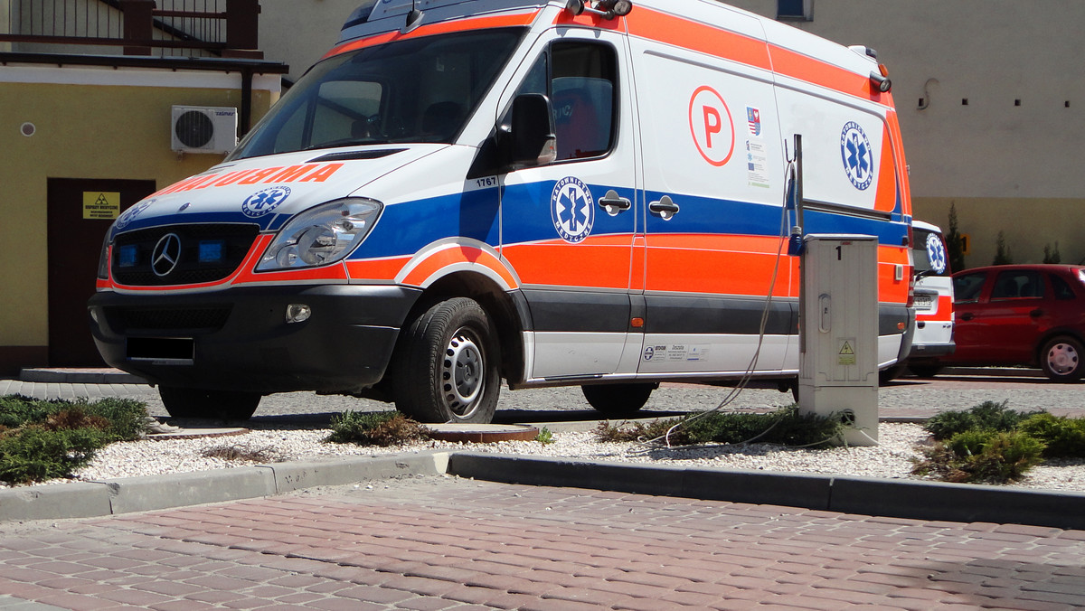 Uniwersytecki Szpital Kliniczny przy ul. Borowskiej we Wrocławiu opublikował nagranie z monitoringu, na którym widać lądowanie śmigłowca z rannym 8-latkiem z Oleśnicy. Chłopiec nie został przyjęty do szpitala, a później zmarł w Szpitalu Wojskowym.