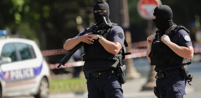 Atak na policyjny radiowóz w centrum Paryża