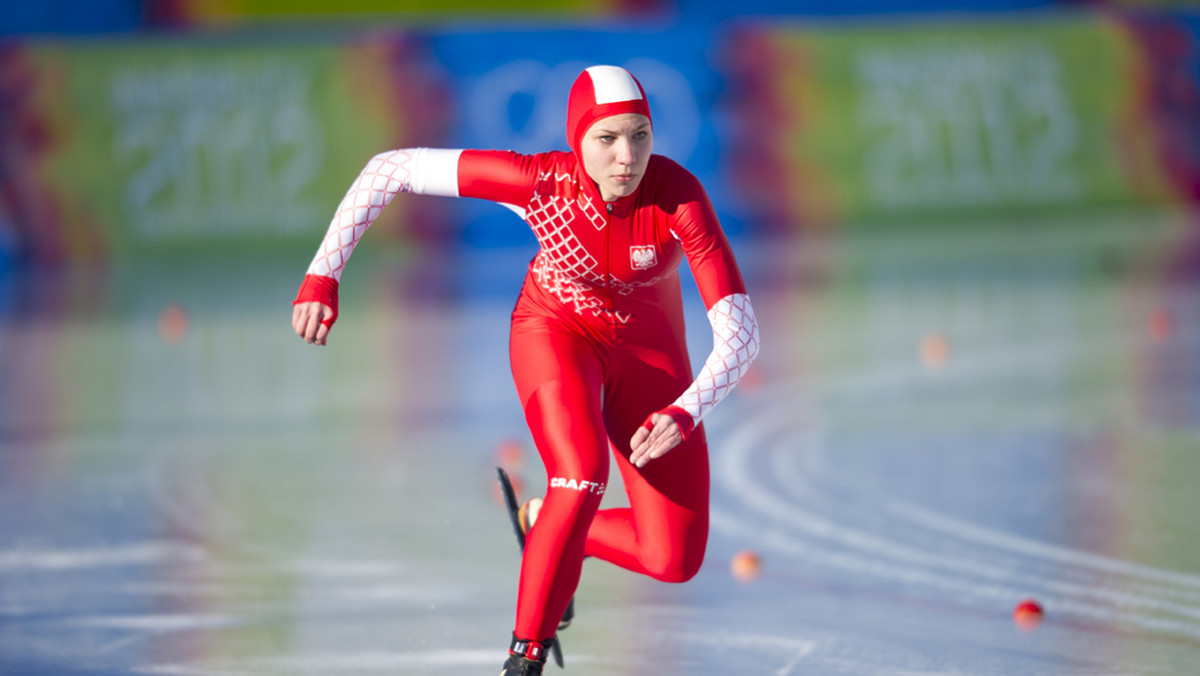 W poniedziałek kolejne szanse medalowe podczas Pierwszych Zimowych Młodzieżowych Igrzysk Olimpijskich mieli łyżwiarze szybcy. Wyścig na 1500 m dziewcząt i chłopców zdominowali zawodnicy z Azji, a najlepsza z Polek, Aleksandra Kapruziak zakończyła zmagania na 10. pozycji.