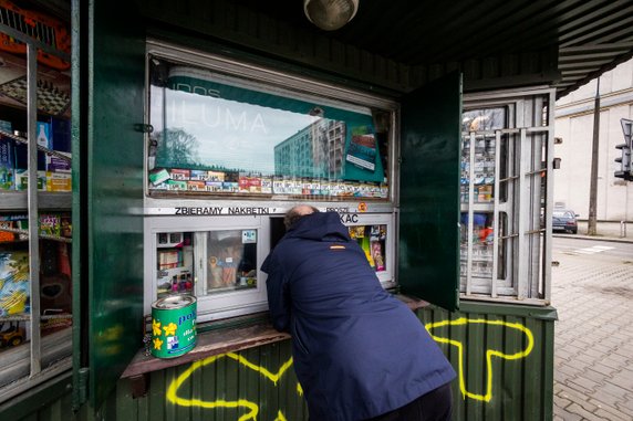 Grażyna Kotolińska od 34 lat prowadzi kiosk Ruchu. Mówi, że ludzie traktują go jak konfesjonał.