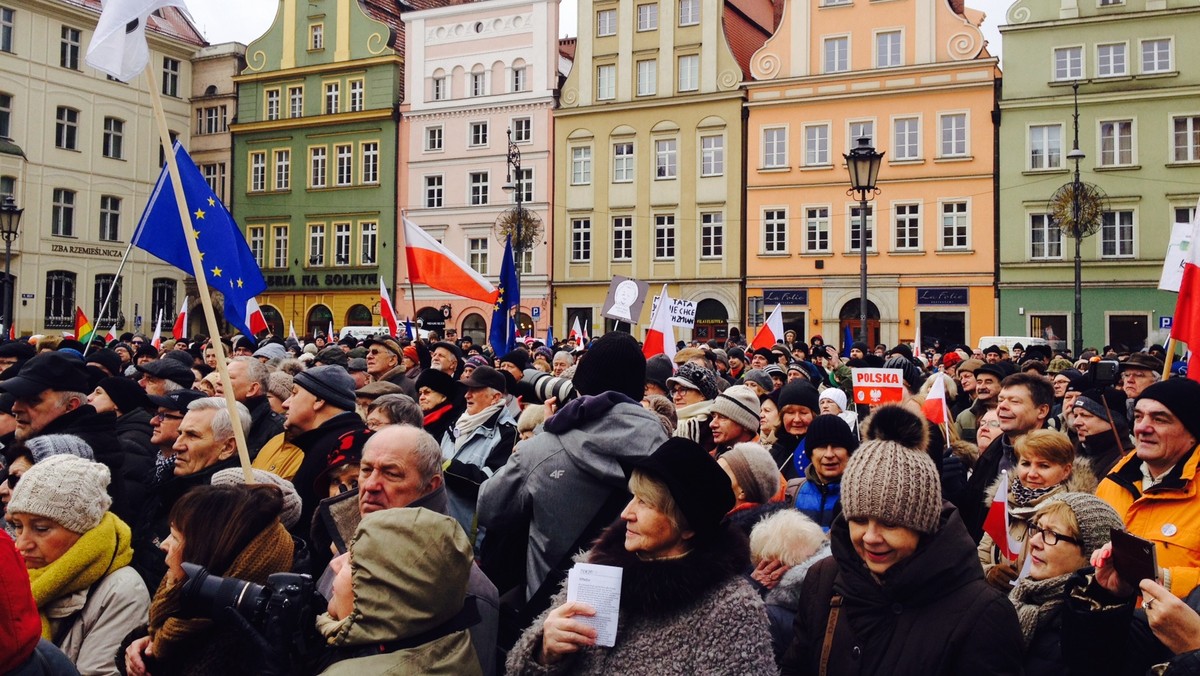 Już jutro na placu Solnym we Wrocławiu odbędzie się manifestacja w obronie niezawisłości sądów. Wśród organizatorów wrocławskiej pikiety zapowiadanej jako strajk obywatelski są m.in. przedstawiciele KOD-u, PO, Nowoczesnej i SLD. Początek protestu w samo południe.