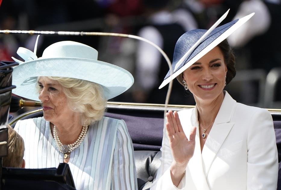 Forr London, óriási a hangulat, a hasonmása is előkerült: Így ünneplik Erzsébet  királynőt - Blikk Rúzs