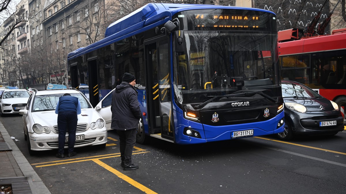 Sudar autobusa 41 i taxi