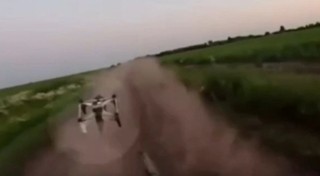 To była 'ręka Boga'? Cudem uratowali się przed dronem [WIDEO]