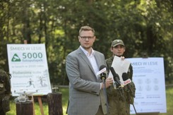 PiS bierze się za śmieci w lesie. Kary wzrosną dziesięciokrotnie