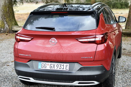 Grandland X Hybrid4. Opel pokonał ograniczenia spalinowej wersji swojego SUV-a