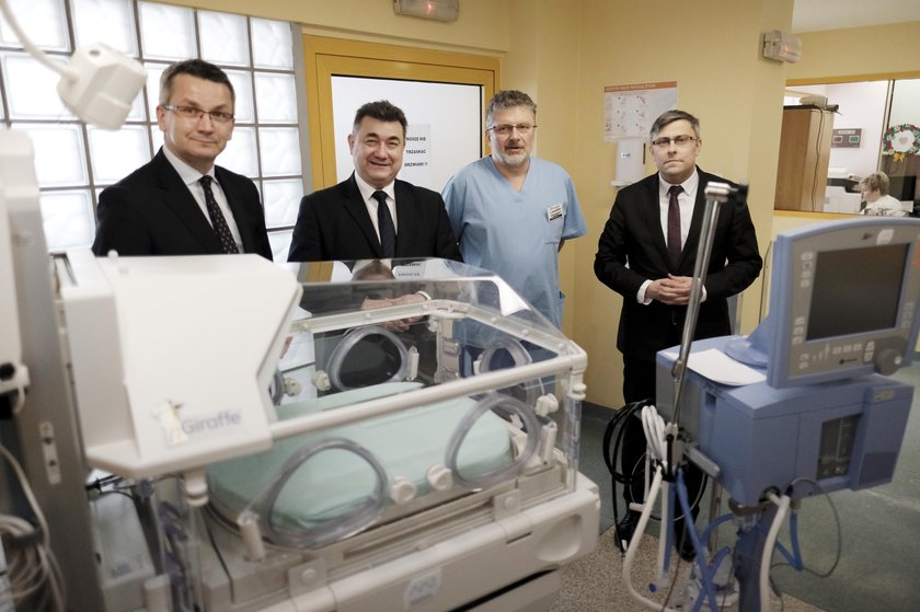 Przekazanie sprzętu za 1,2 mln zł rudzkiej neonatologii