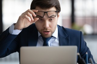 Skończyliście czterdziestkę i nieźle zarabiacie? Lepiej usiądźcie i przytrzymajcie się krzesła. Te hiobowe wieści mogą zwalić was z nóg