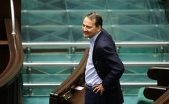 To tam będzie pracował Sikorski? 'Nie ma takiej współpracy, żadnej umowy'