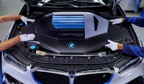 BMW zaczyna produkcję napędu przyszłości. SUV X5 z ogniwami paliwowymi