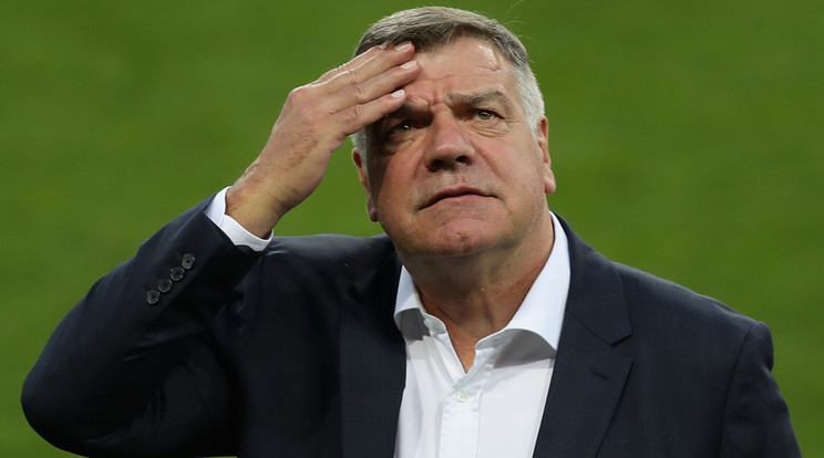 Sam Allardyce ugyan bo-
csánatot kért tettéért, de 
ez sem mentette meg /Fotó: Europress -  Gettyimages