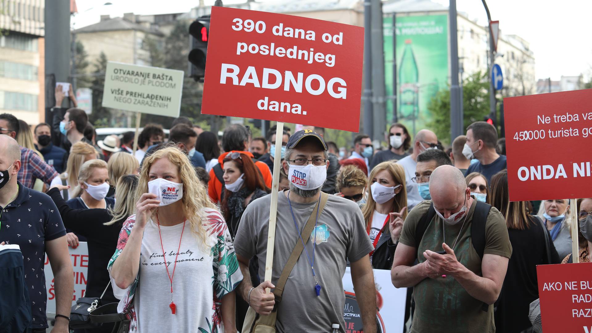 Protest ugostitelja u Beogradu koji traže ukidanje mera Kriznog štaba: Uzeli ste nam pravo da radimo