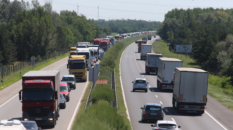 Több milliárdot fizettek be az autósok /Fotó: Isza Ferenc