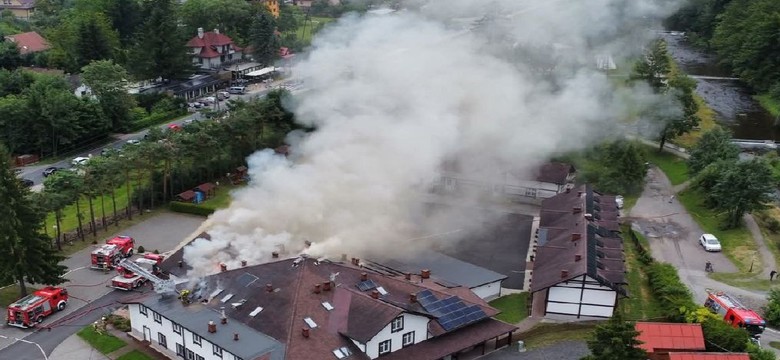 Płonie hotel w Wiśle. Trwa trudna akcja gaśnicza