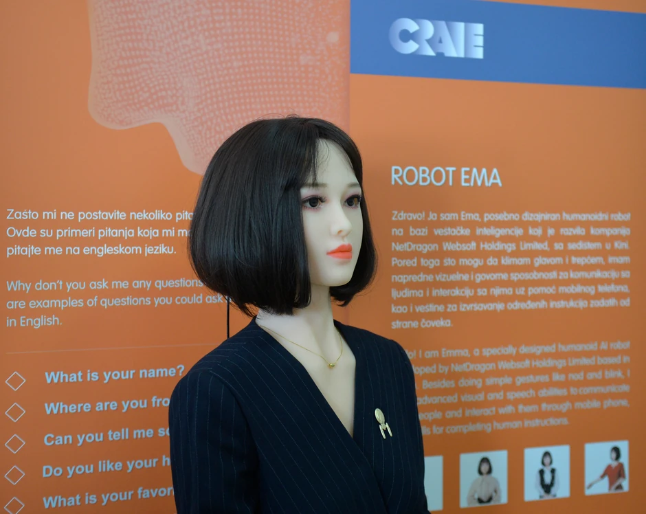 Robot Ema 
