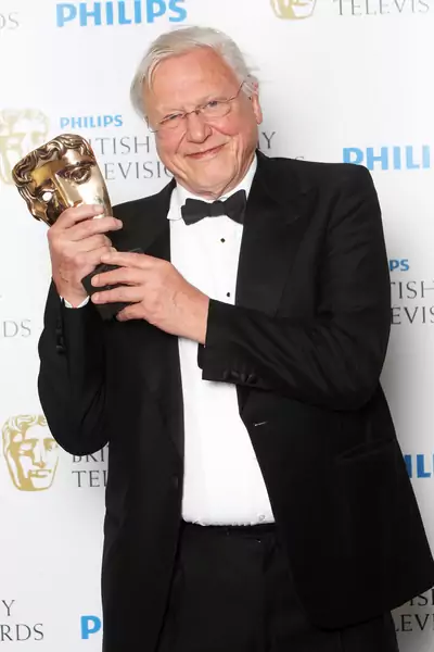 Sir David Attenborough z jedną ze swoich nagród BAFTA, fot. Getty Images / Dave Hogan