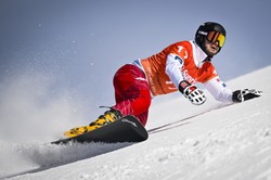 Snowboardzista Oskar Kwiatkowski zwycięzcą zawodów Pucharu Świata w Scuol