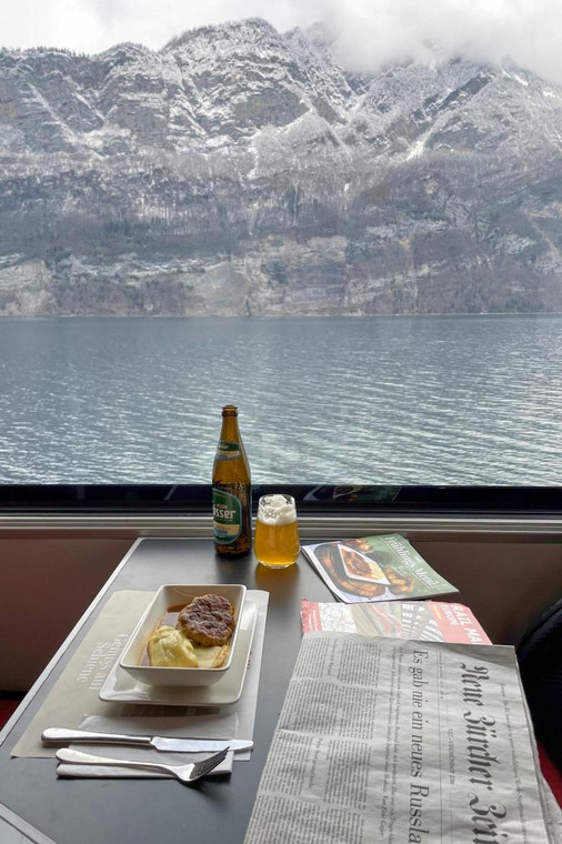 Essen mit Aussicht: im österreichischen Railjet von Zürich nach Wien