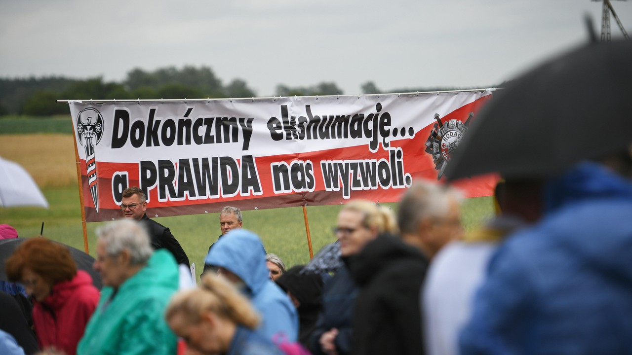 Narodowcy odsłonili pomnik w Jedwabnem. Prokuratura bada sprawę