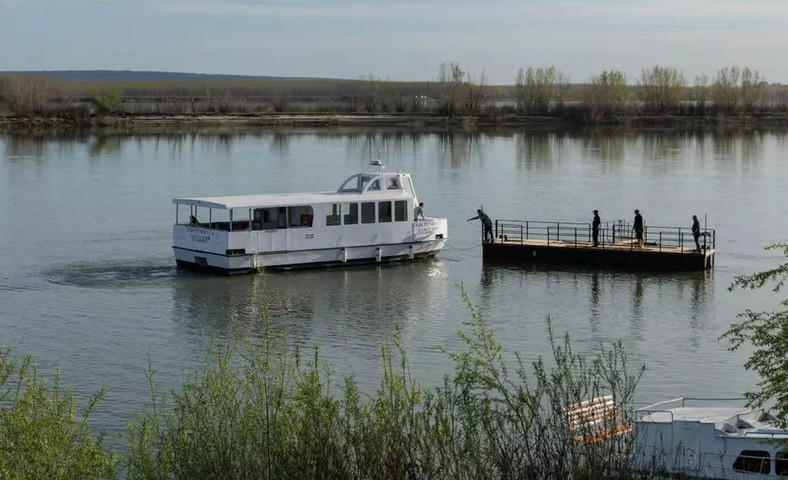 O navă de croazieră intră în port