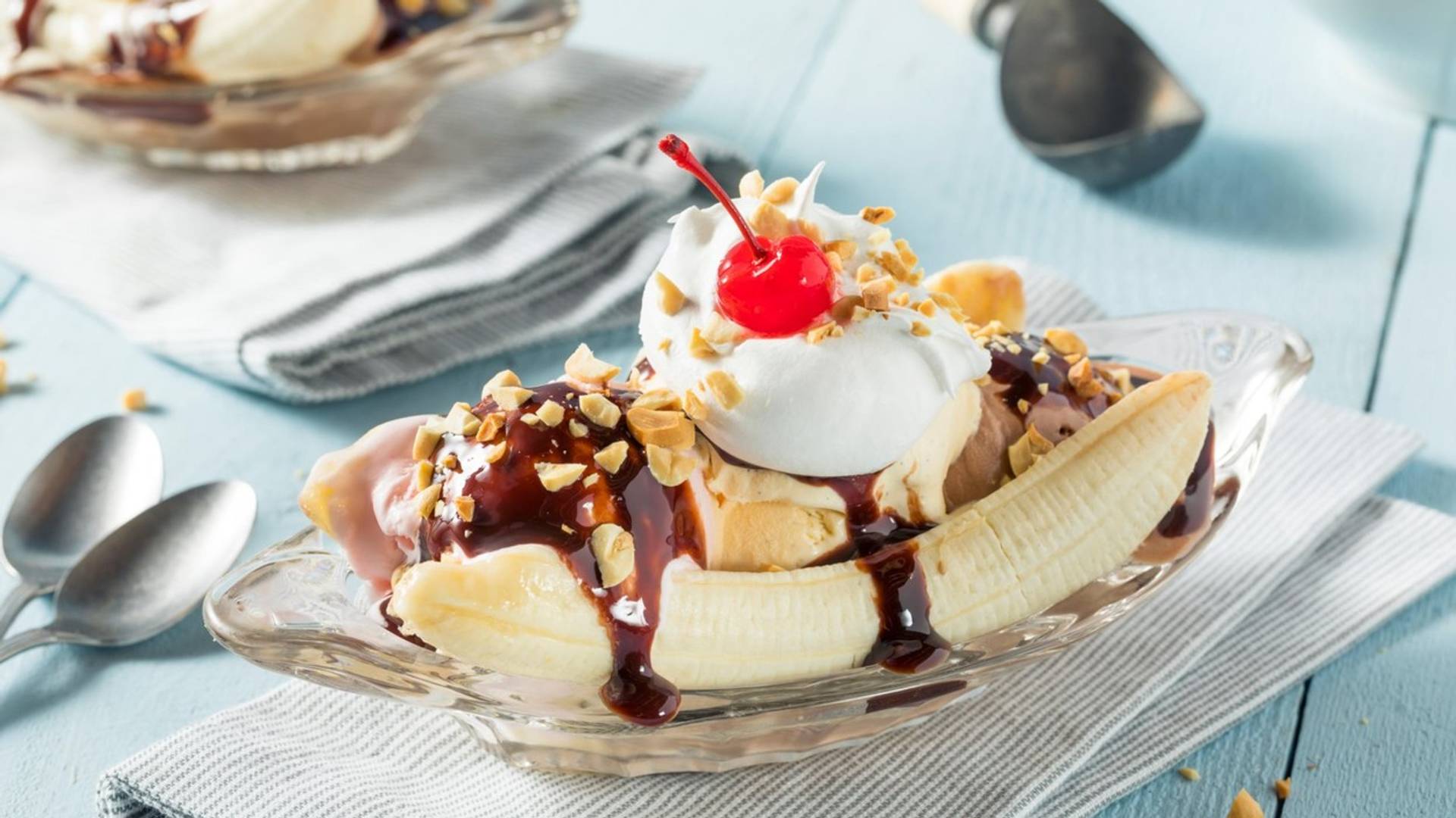 Čuvena letnja poslastica banana split nema veze sa Splitom ali zato mi imamo savršen recept za tortu na ovu foru