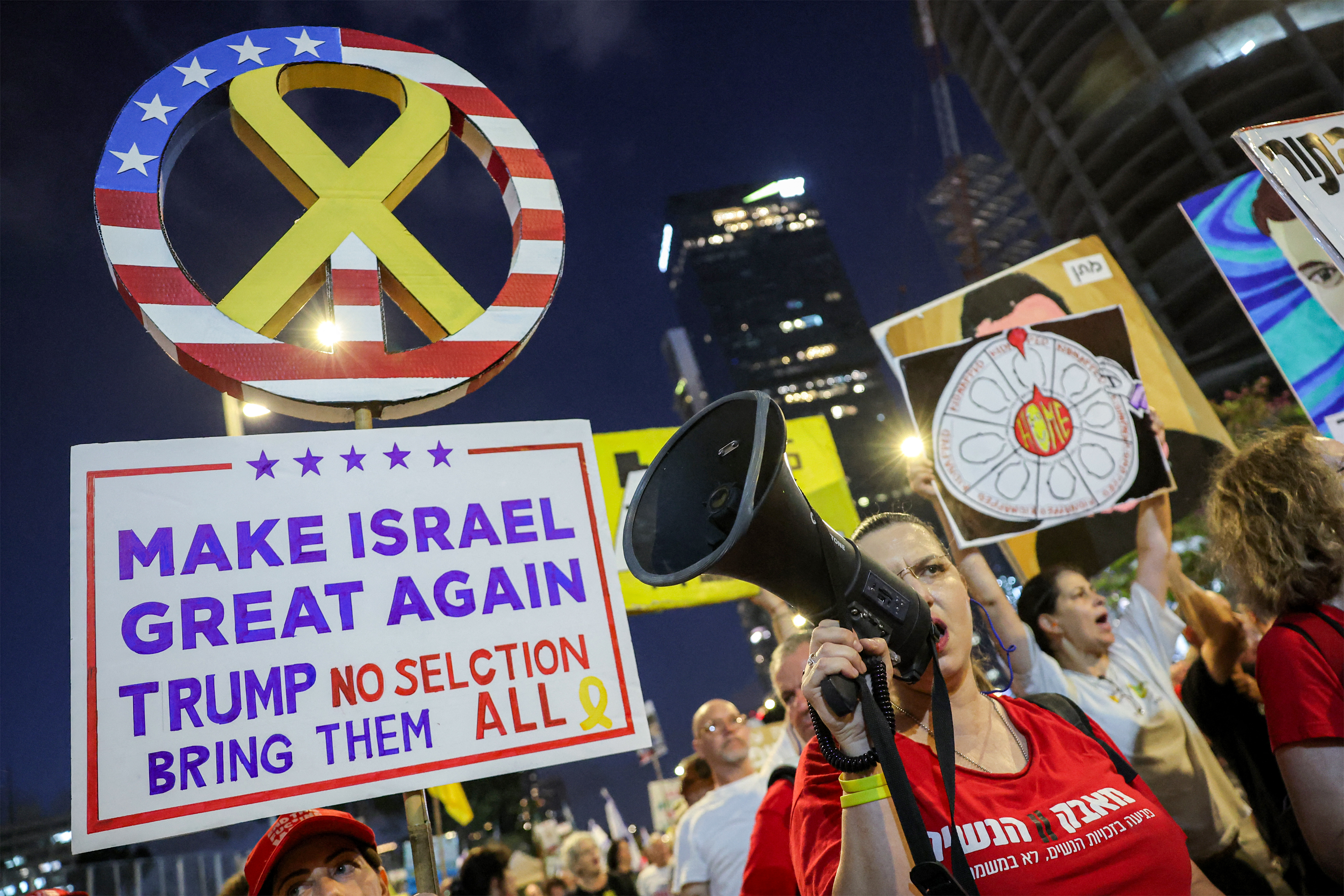 Miles de israelíes exigen acuerdo integral por rehenes