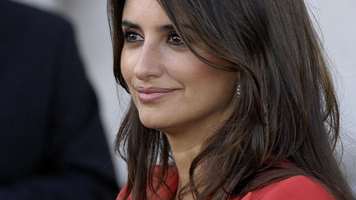 Motto Włochów, tytułowe "dolce far niente", bardzo przypadło do gustu Penélope Cruz i Javierowi Bardemowi. Podczas wakacji w Positano, nadmorskiej miejscowości na południu Italii, para wypoczywała z półrocznym synkiem Leo. Dni upływały im na plażowaniu i zabawach z małym. (zdj.BE&amp;W)