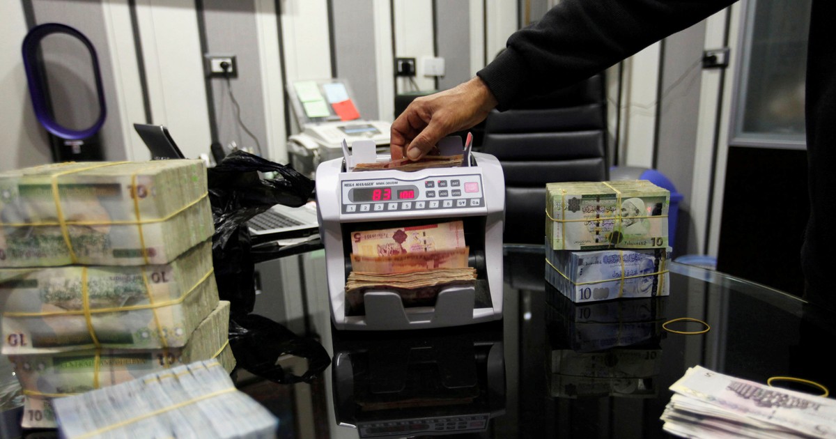 Libya to print $11 billion worth of dinars to ease cash crunch