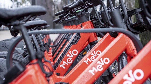 Na terenie Trójmiasta powstają nowe stacje rowerów Mevo. 25 stacji w Gdańsku i 5 w Kosakowie zostanie ukończonych do połowy kwietnia.