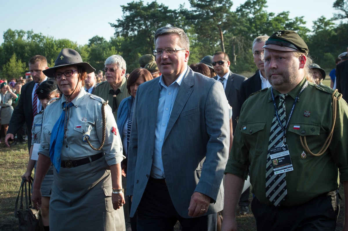 Harcerze i prezydent Bronisław Komorowski