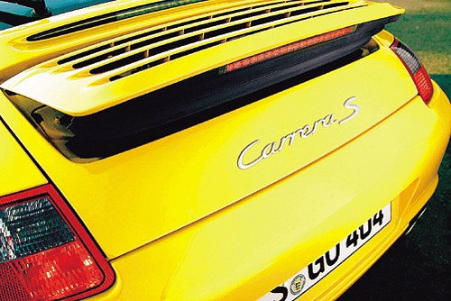 Chevrolet Corvette vs. Porshe Carrera 911 - Diabelsko wściekłe bolidy
