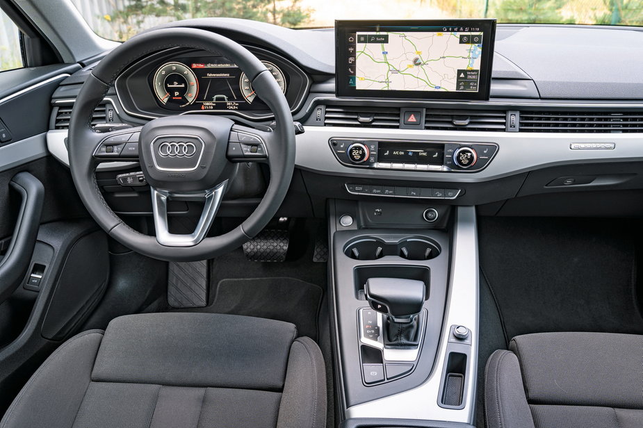 Już od 2015 roku produkowane jest obecne Audi A4, ale estetyka kokpitu dzięki swojej prostocie wciąż może się podobać.