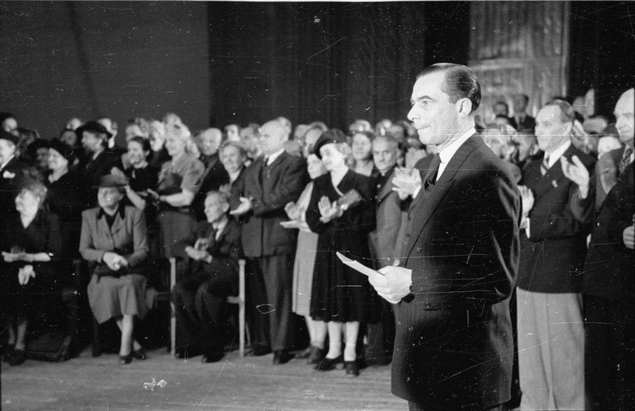 Stefan Martyka na uroczystej akademii w Państwowym Teatrze Polskim [1948]