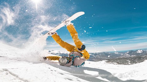 Wyjazdy na stoki i do ciepłych krajów – o czym pamiętać, wybierając polisę?