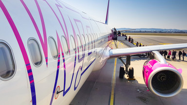 Wizz Air zwalnia tysiąc pracowników. Pozostałych czekają obniżki pensji