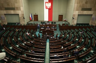 Sejm: Projekty o świadczeniu wspierającym i rencie socjalnej skierowane do komisji