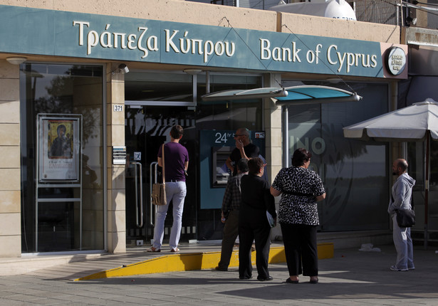 Kłopoty cypryjskich banków są pochodną greckiego kryzysu.